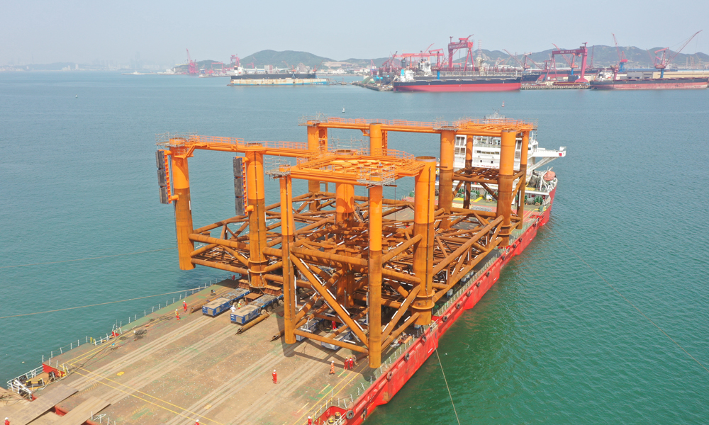 该建造模式是中国海油大规模推广岸电入海、能源清洁替代行动中的进一步尝试。采用这种共建模式，不仅可降低碳排放，也可减少相当于一个电力动力平台的工程量，最大限度降低工程投资，提高油田开发效益，力求开创我国海洋油气资源“绿色开发、高效开发”模式的新篇章。