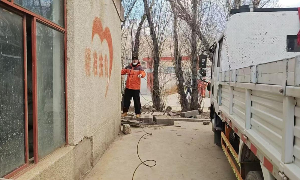 目前，中国联通在日喀则范围内所有县域环路运行正常，无通信全阻乡镇，定日县措果乡、长所乡、曲洛乡联通信号已全部抢通。中国联通应急通信保障人员仍在现场紧张开展网络抢修与维护，将按照抗震救灾应急指挥部的部署要求，全力以赴做好灾后通信保障工作。　